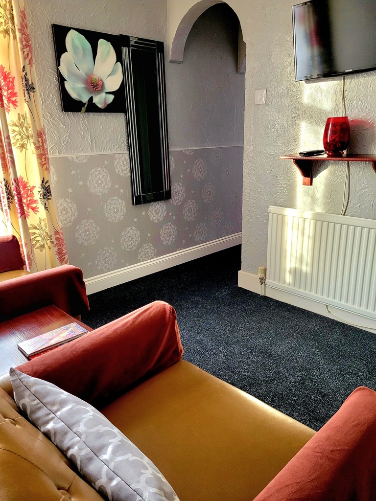 photo of the lounge in the king room with view of the bedroom entrance