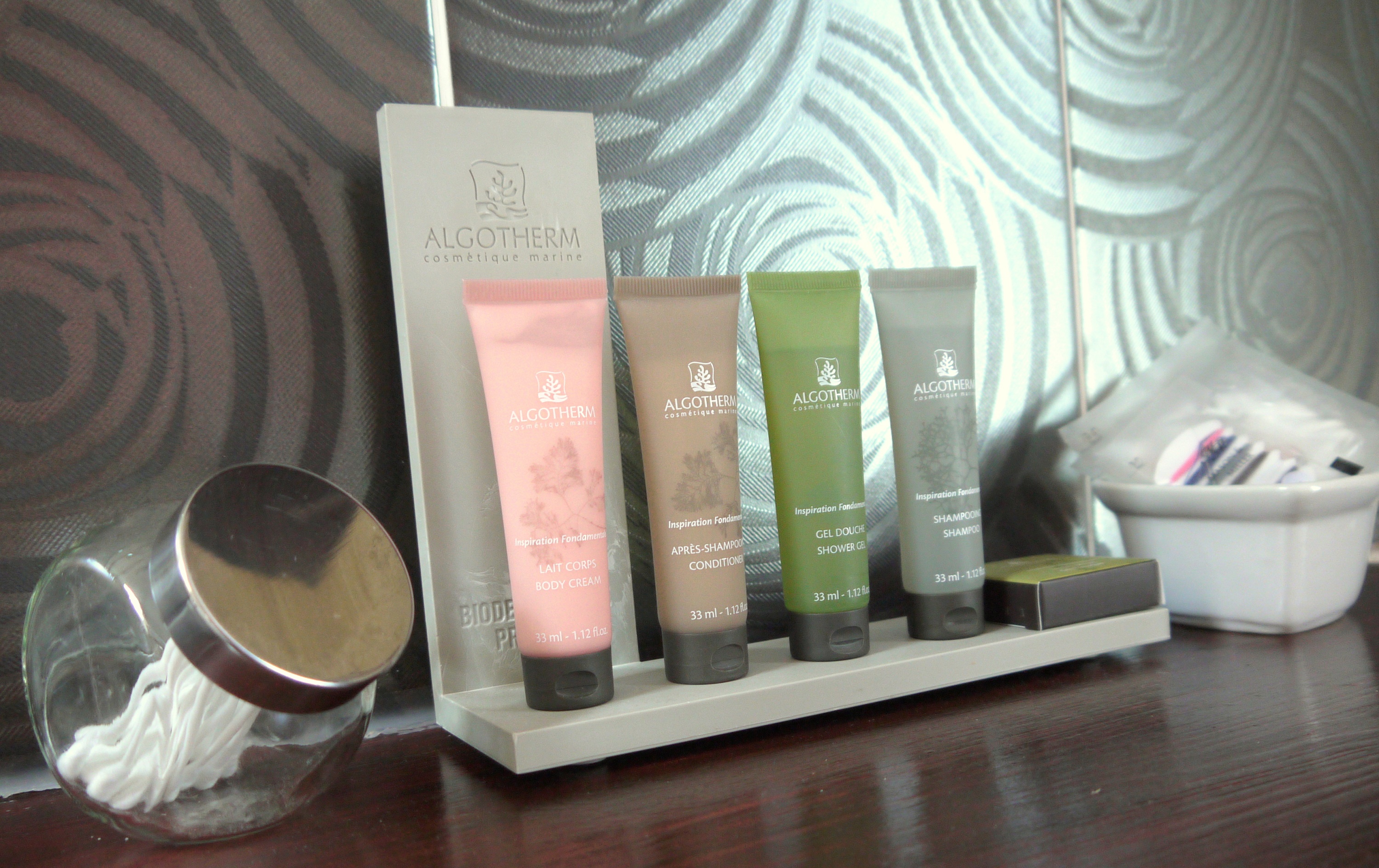 photo the toiletries selection that come with the room